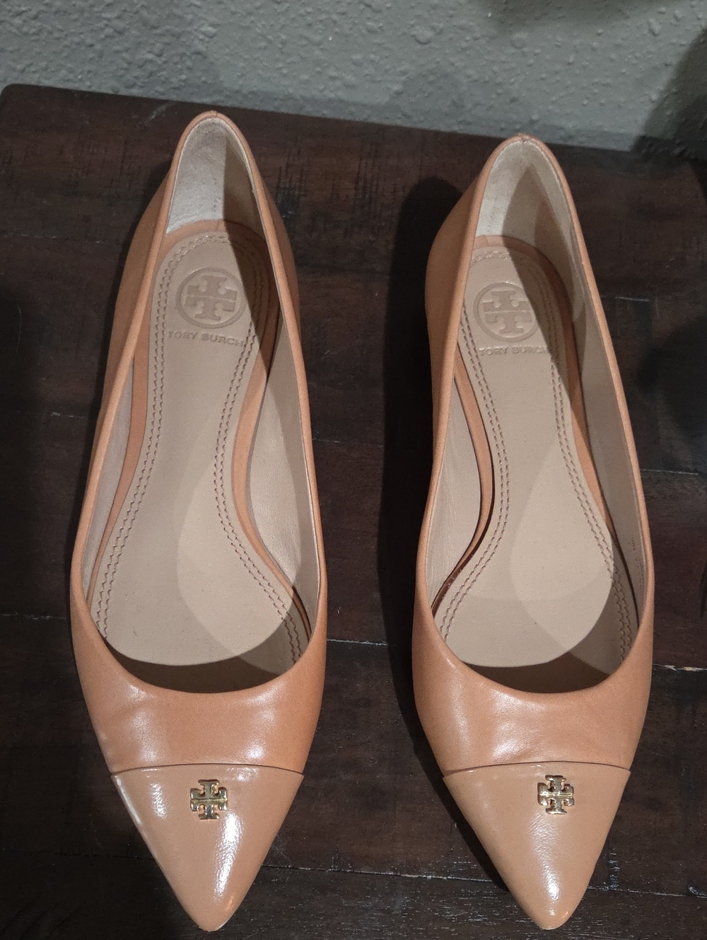 Tory Burch Nude/Tan Pointed Leather Logo Flats